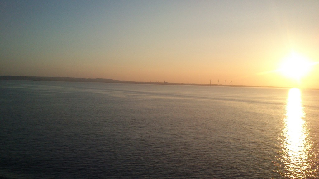 Solen stadig oppe kl. 21.30, snart i havn i Frederikshavn