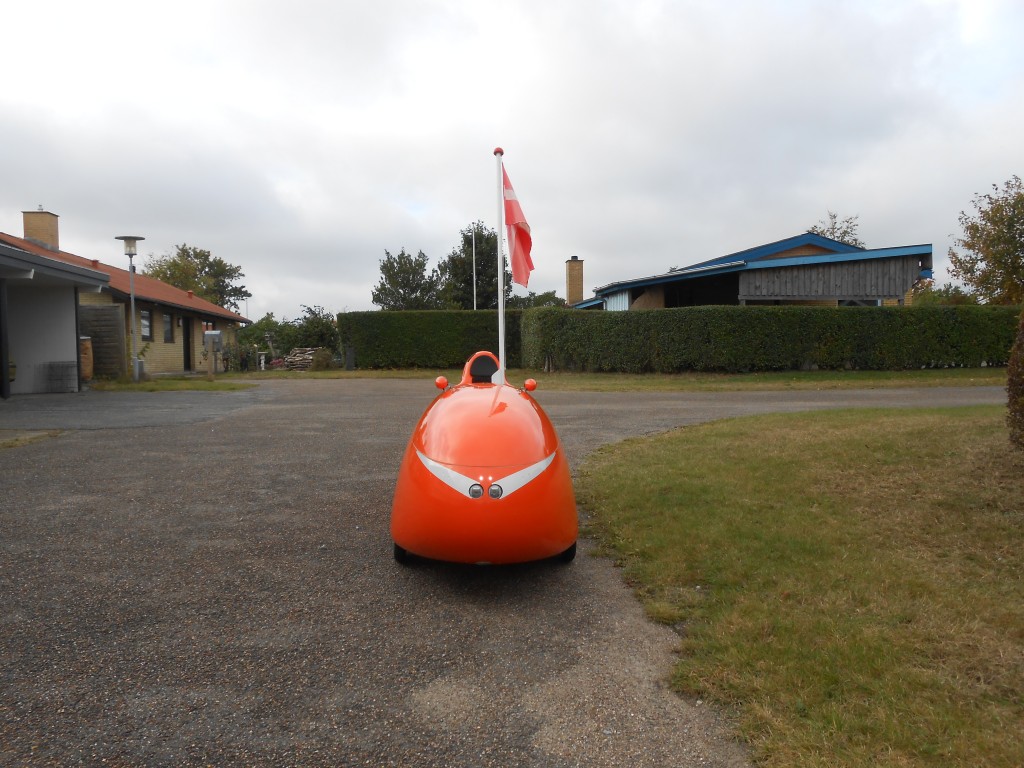 Velomobil med flagstang