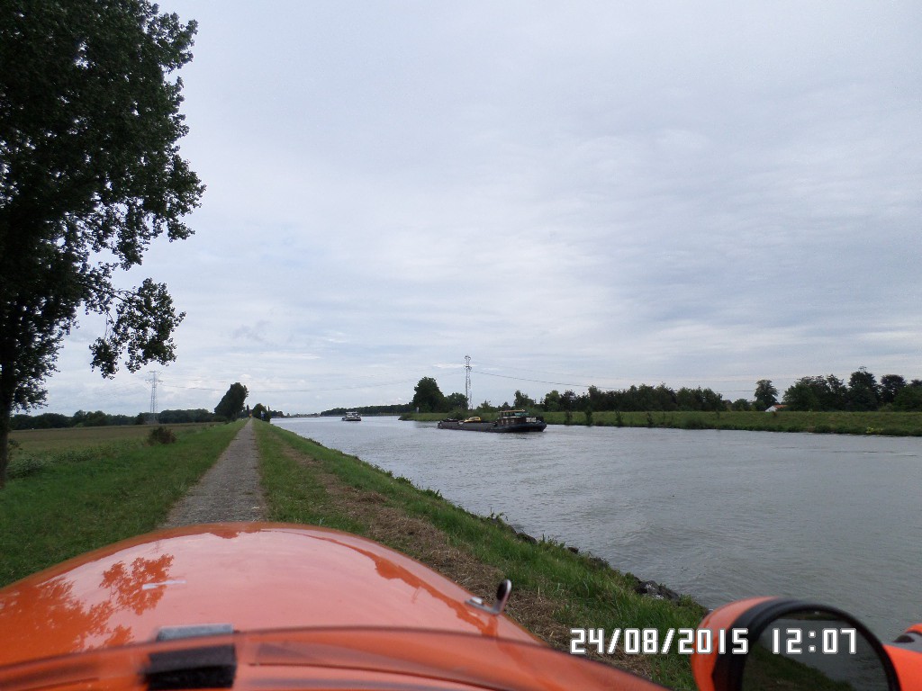 Langs kanal i Holland