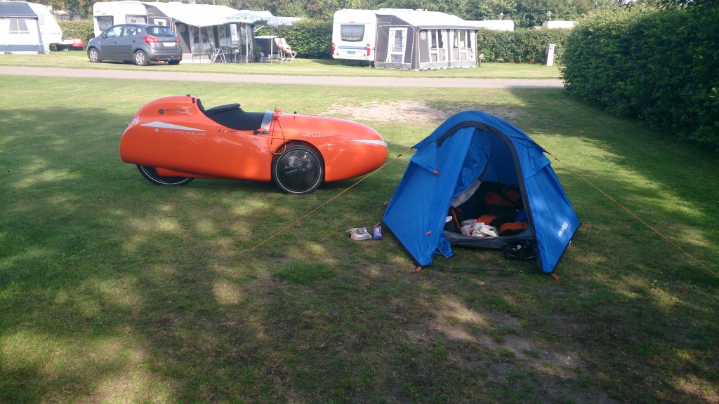 Strada og telt på Møgeltønder camping
